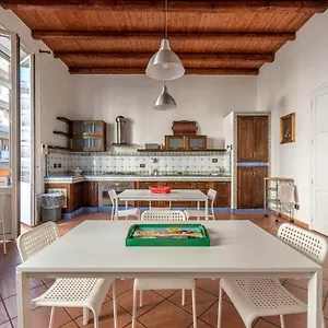 mariano-apartment.palermohotels.org/